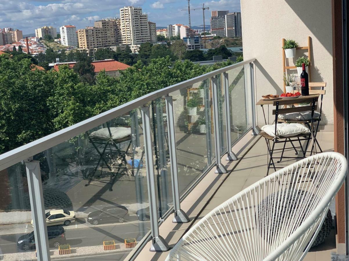 Charming Apartment With Balcony & Pool Лісабон Екстер'єр фото